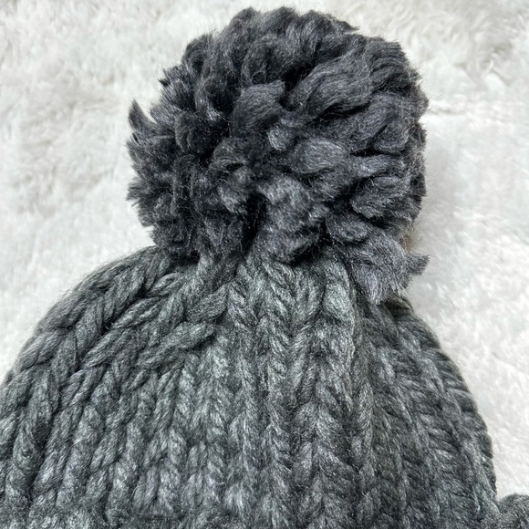 NEW Revolve Hat Attack Chunky Knit Cuffed Pom Beanie in Grey Women’s OS - Picture 5 of 8